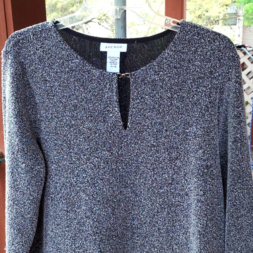 Avenue blouse Size 14/16 80% Polyester, 20% Rayon